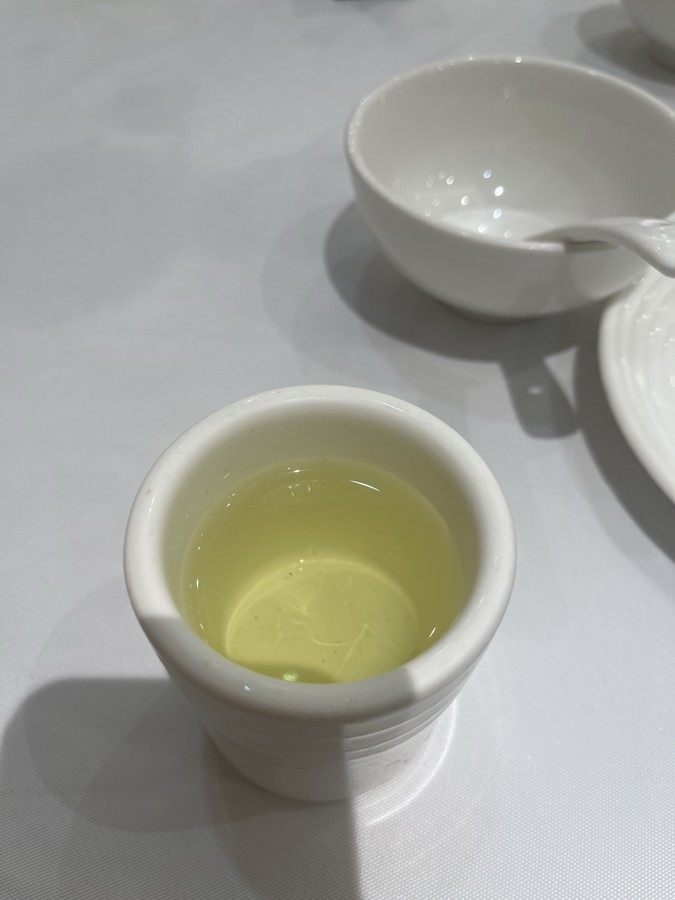 今晚桌上的一杯清茶